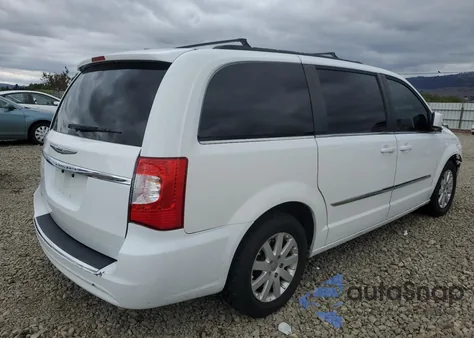 2015 Chrysler Town & Country Touring z USA, uszkodzony, nr VIN 2C4RC1BG9FR538953